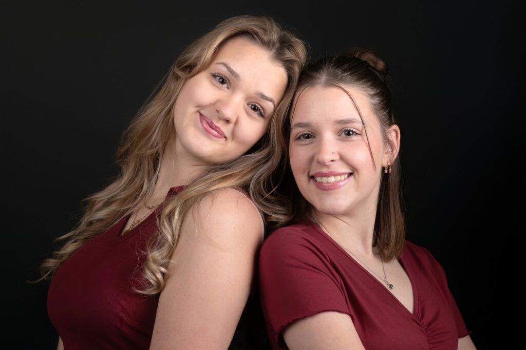 PORTRAIT DE SOEURS CHEZ ETERNITY STUDIO